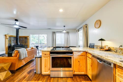 Access to Pine Mountain Lake: Family Cabin w/ Deck in Groveland (CA)