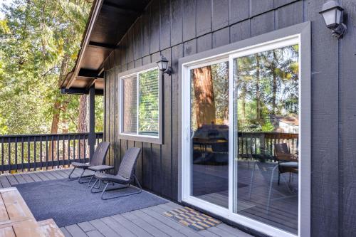 Access to Pine Mountain Lake: Family Cabin w/ Deck in Groveland (CA)