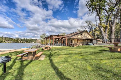 Access to Pine Mountain Lake: Family Cabin w/ Deck in Groveland (CA)