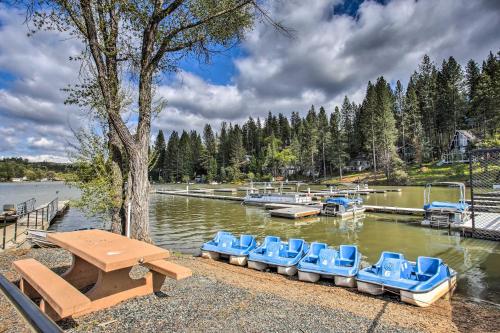 Access to Pine Mountain Lake: Family Cabin w/ Deck in Groveland (CA)