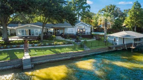 Payne Springs Paradise with Pool and Hot Tub!