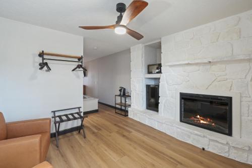 Tremont Lodge & Resort - image 5