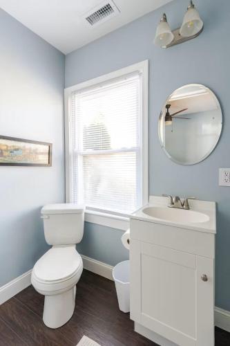 Historic Belmont Home - Steps to Stowe Manor and Downtown Historic Belmont Home - Steps to Stowe Manor and Downtown