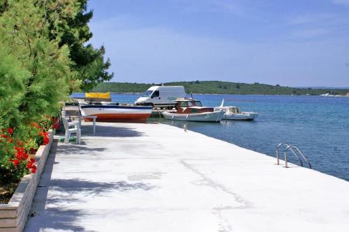 Apartments Ljube - quiet location - image 12