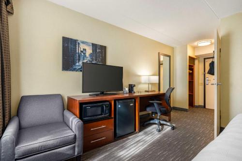 Comfort Inn Downers Grove - Lombard - image 2