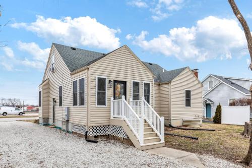 Renovated House for 14 in Wentzville MO - image 5