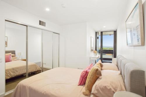 2 BR Apartment with car parking on Grote Street, Adelaide (foto 5)