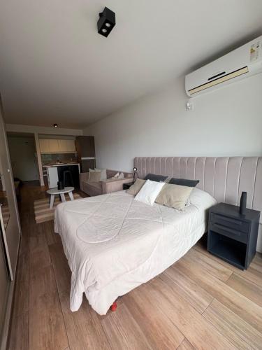 One-Bedroom Apartment image 9