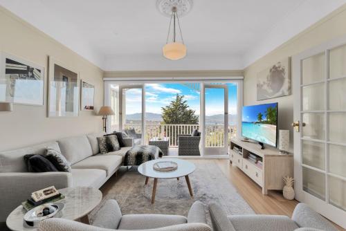 Glorious Views - beautiful 1925 heritage house