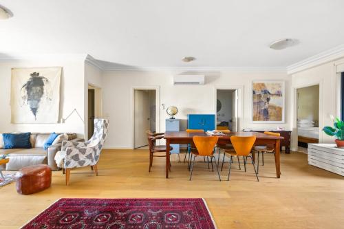 Elegant Stay in Balmain with Pool Access - image 11