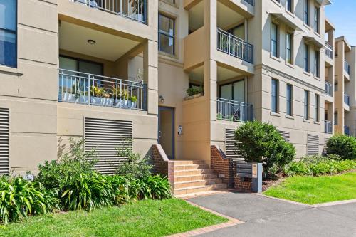 Elegant Stay in Balmain with Pool Access in Balmain