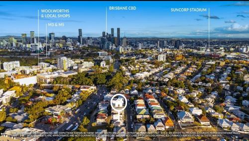 Charming 4-Bed Queenslander Spacious Home