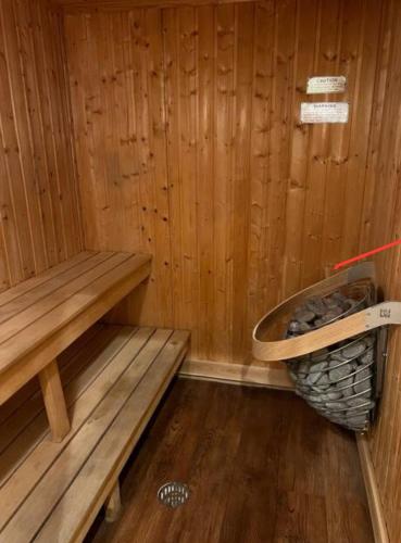 Newly Renovated Villa with King Bed and Amenities, 1 mile to Mohegan Sun in Norwich