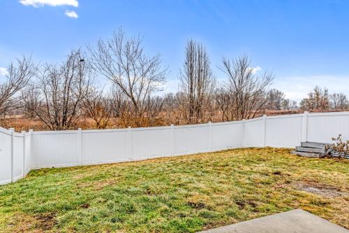 Spacious 2 bedroom/2.5 bathroom Townhome - image 13