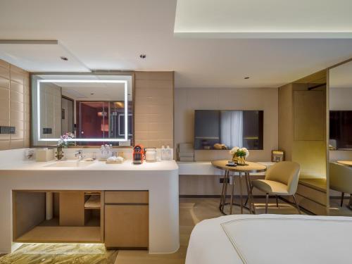 Single Room image 3