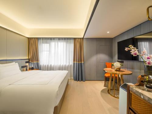 room detail thumbnail 2