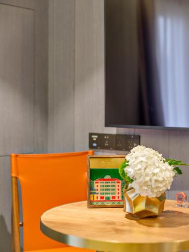 Superior Twin Room image 3