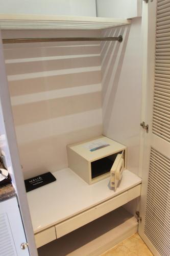 The Level Guestroom  image 3
