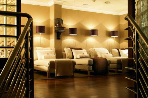 Manchester Airport Marriott Hotel - image 2