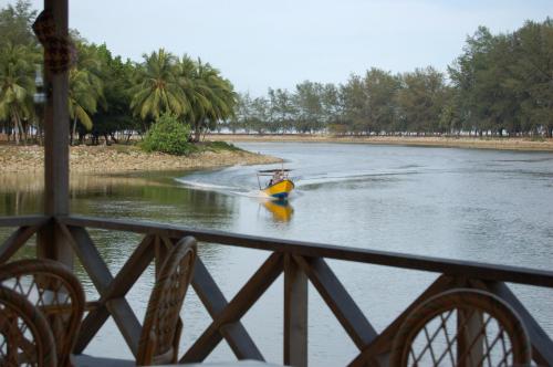 View, QURATA RIVERSIDE RESORT in Kuala Ibai