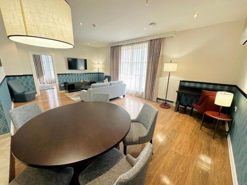 Dotări, Somerset City Centre Atyrau in Atyrau