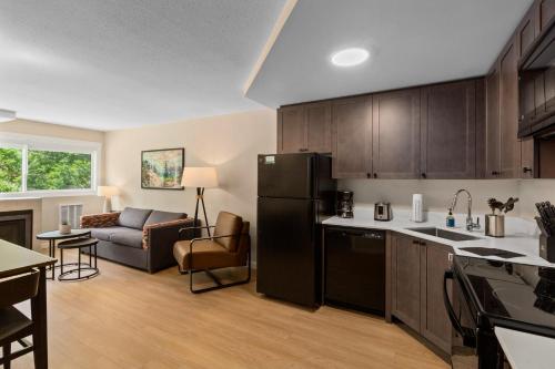 One-Bedroom Apartment image 3