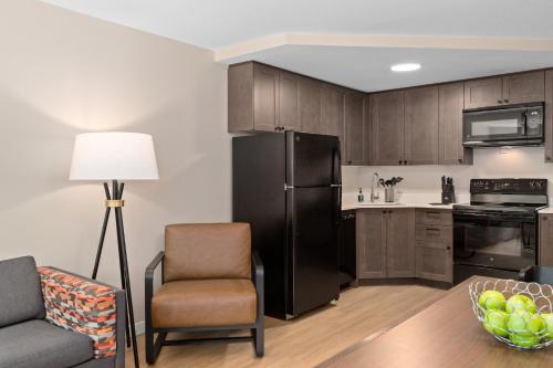 One-Bedroom Apartment image 2