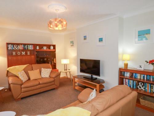19 Quintrell Gardens - image 3