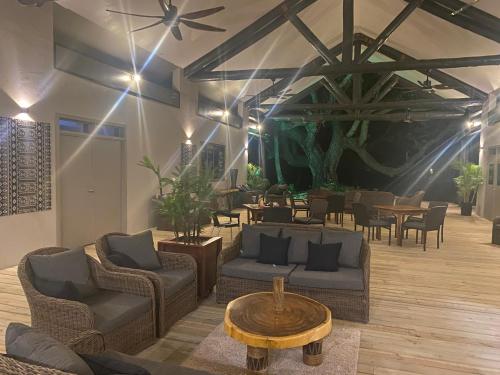 Coconut Beach Resort in เกาะทาเววา