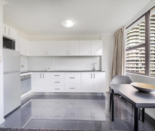 Oaks Sydney Hyde Park Suites - image 12
