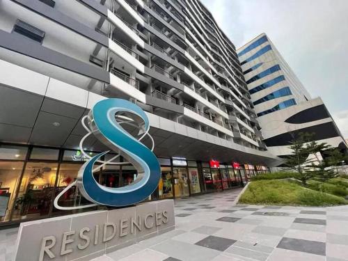 Gorgeous 1BR Condo Unit near MOA and Manila Int'l Airport, Манила