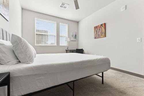 Cozysuites PHX RORO Gym Pool Pets Parking #17 detail