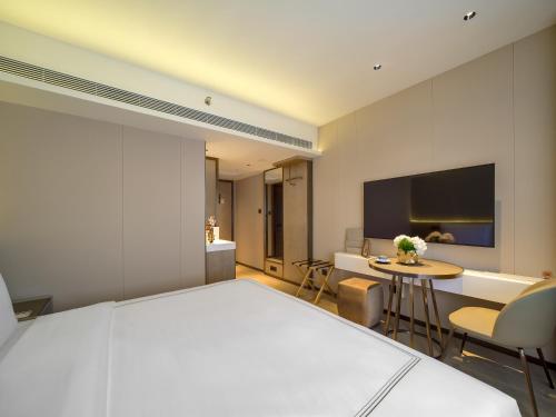 Superior king-size bed Room image 4