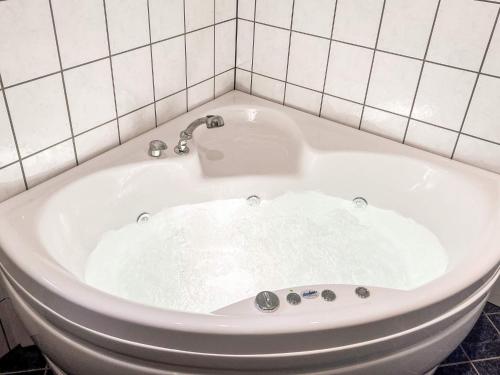 สปา, 6 person holiday home in Leikanger in เลคานเกอ