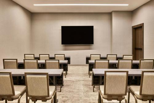 AC Hotel by Marriott Irvine - image 10
