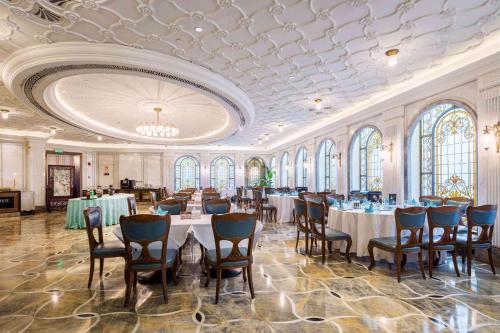 Restaurant, Donghu Collection Hotel near Lulu Massage