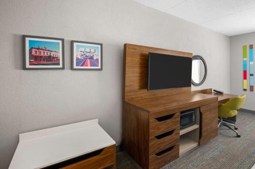 Hampton Inn Selma - image 3