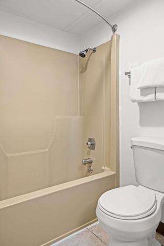 Rodeway Inn Billings Logan Intl Airport Near St. Vincent Hospital - image 7
