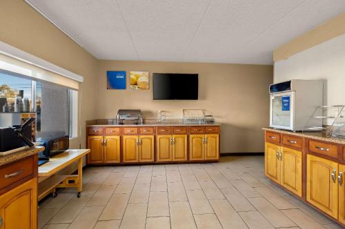 Comfort Inn & Suites near Kino Sports Complex - main image