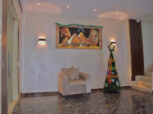 pyramids solar boat inn