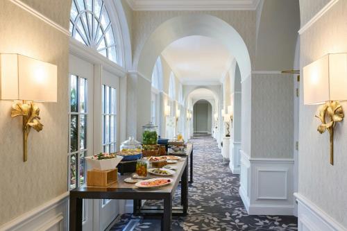 The Alexandrian Old Town Alexandria Autograph Collection - image 7