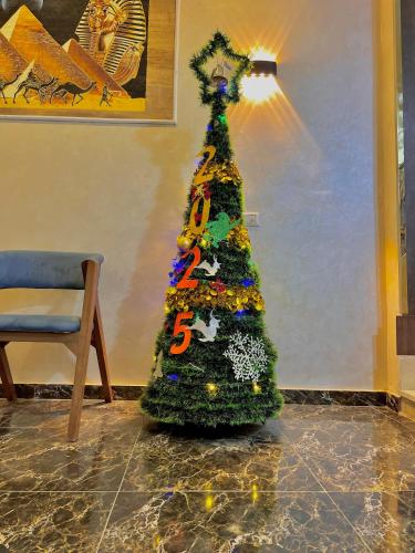 pyramids solar boat inn