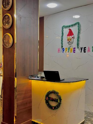 pyramids solar boat inn