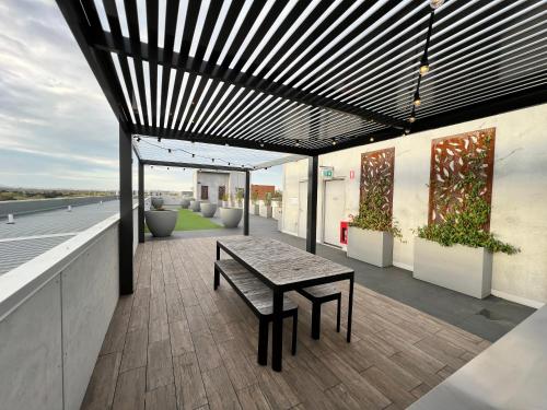 Embark Luxe 2BR 2Bath Apartment in Lynham 1 Secure Carpark Wifi Canberra in Lyneham