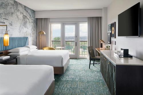 2 queen beds