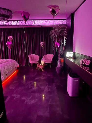 Love Room Secret-private jacuzzi spa & cinéma Bucuresti 3