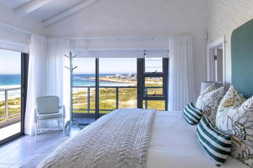 Simply Stunning but smaller in Cape St. Francis