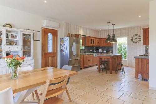 Kitchen, Entre les Vignes 6p private pool in Boisset-et-Gaujac