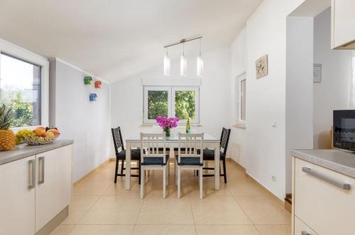 Sabi Relax Zone Apartment - image 11