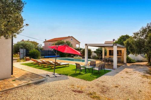House with Private Pool image 10